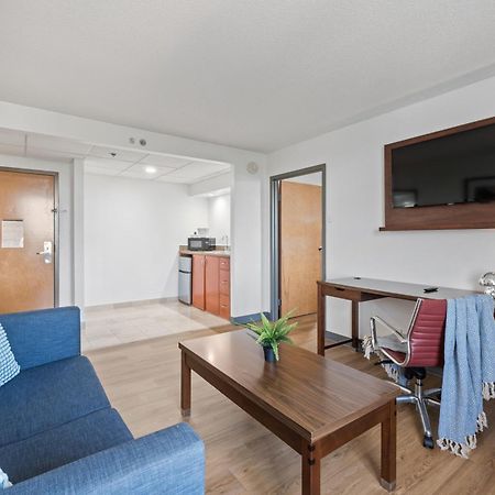315 Loso Hotel Airport Шарлът Екстериор снимка