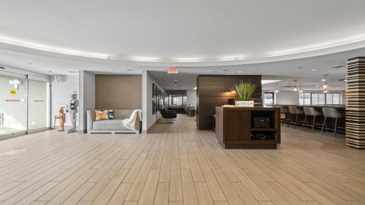 315 Loso Hotel Airport Шарлът Екстериор снимка