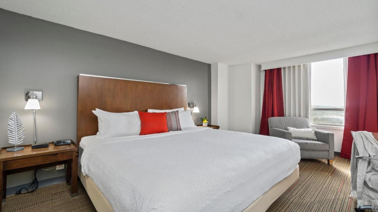315 Loso Hotel Airport Шарлът Екстериор снимка