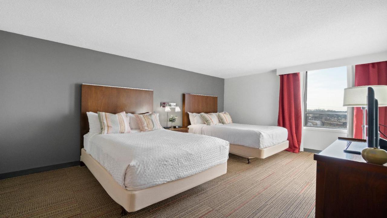315 Loso Hotel Airport Шарлът Екстериор снимка