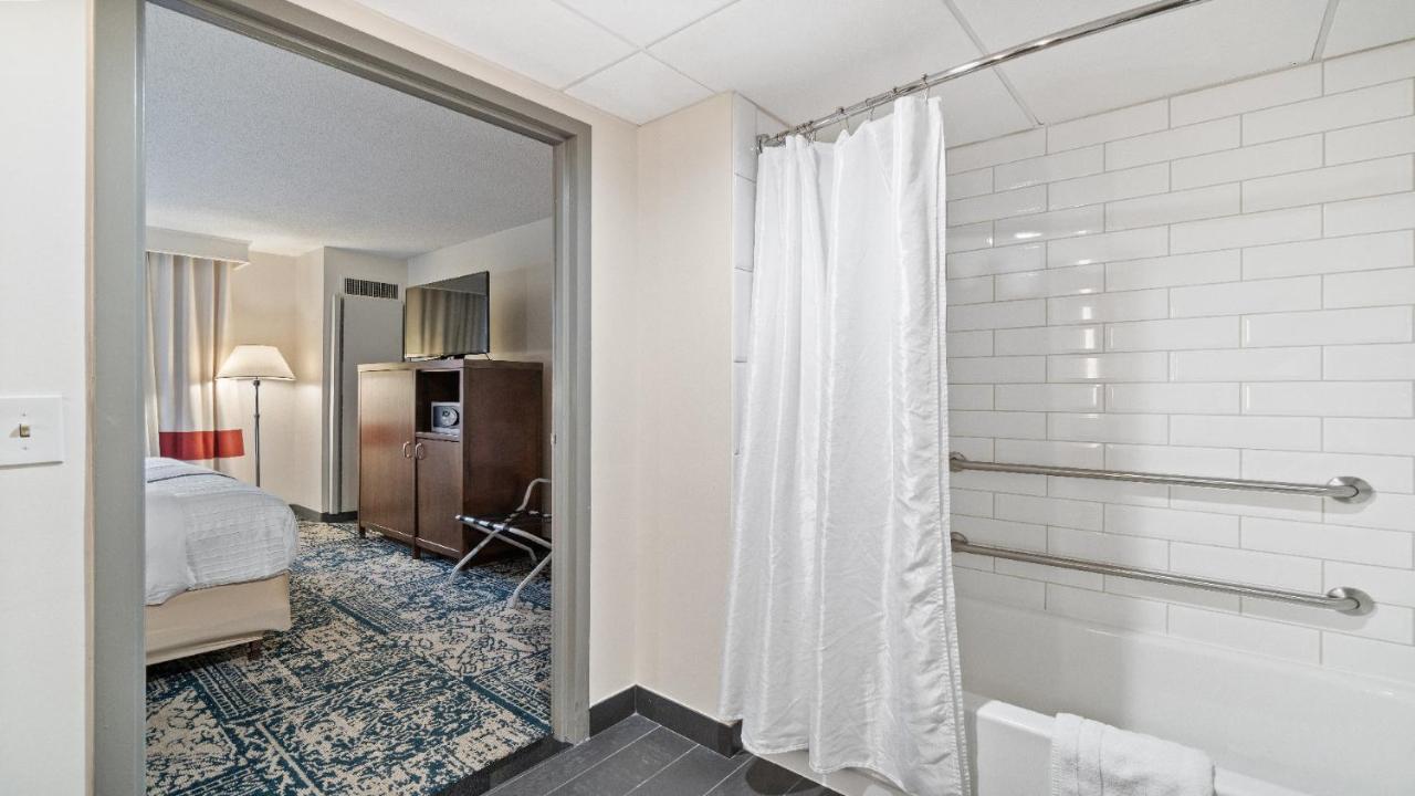 315 Loso Hotel Airport Шарлът Екстериор снимка