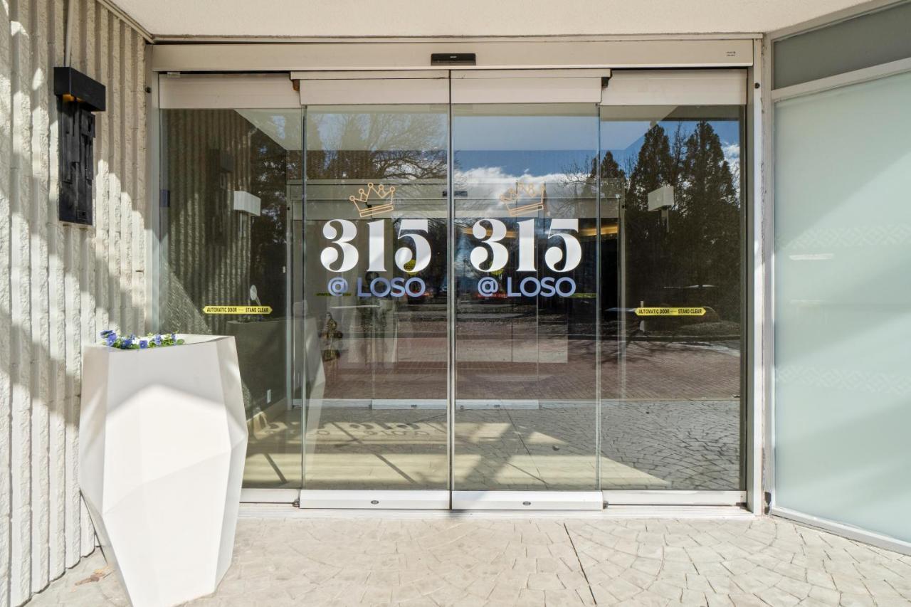 315 Loso Hotel Airport Шарлът Екстериор снимка