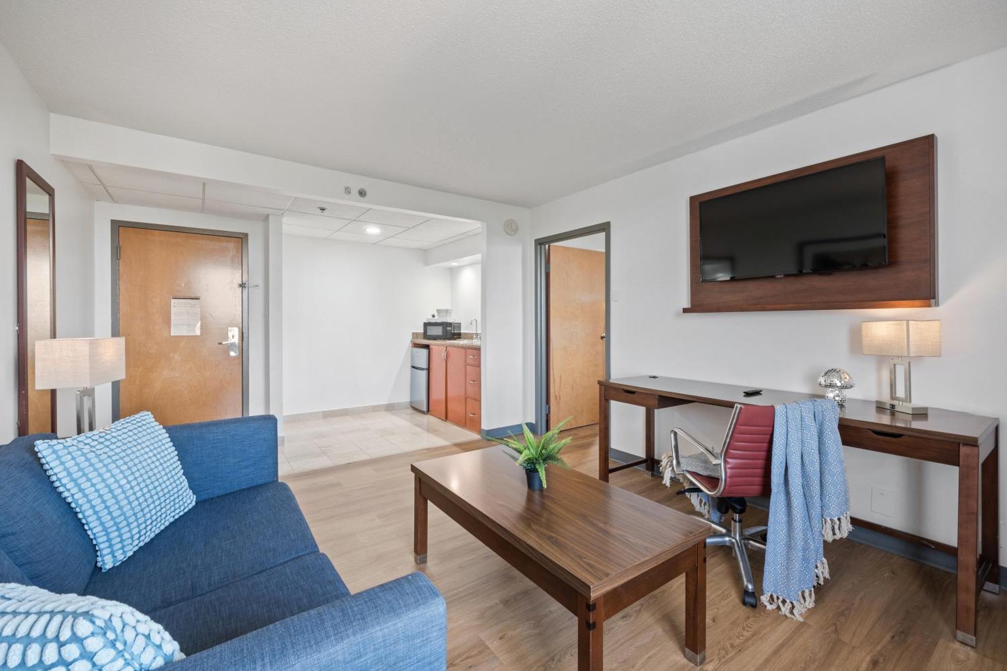 315 Loso Hotel Airport Шарлът Екстериор снимка