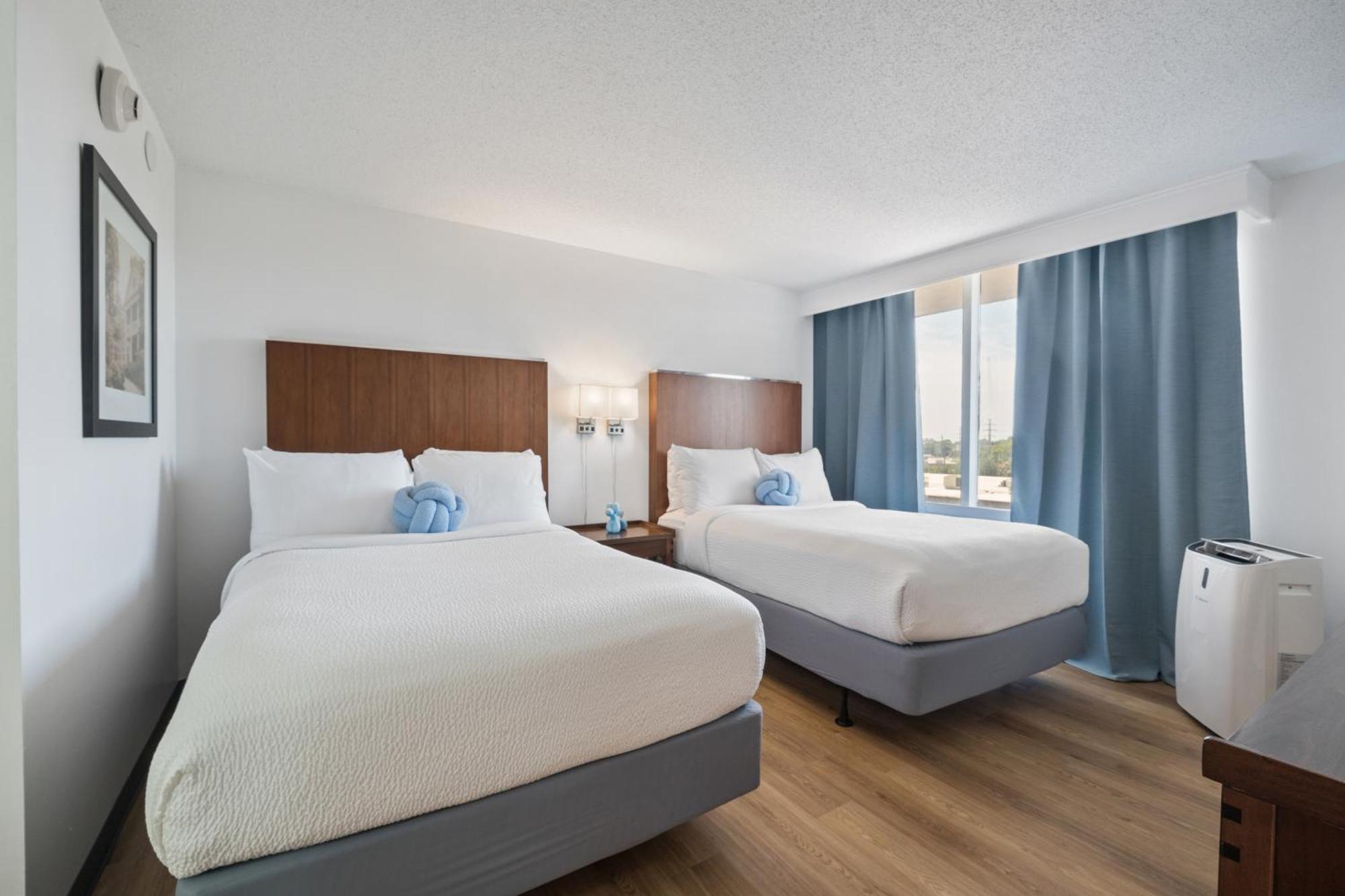 315 Loso Hotel Airport Шарлът Екстериор снимка