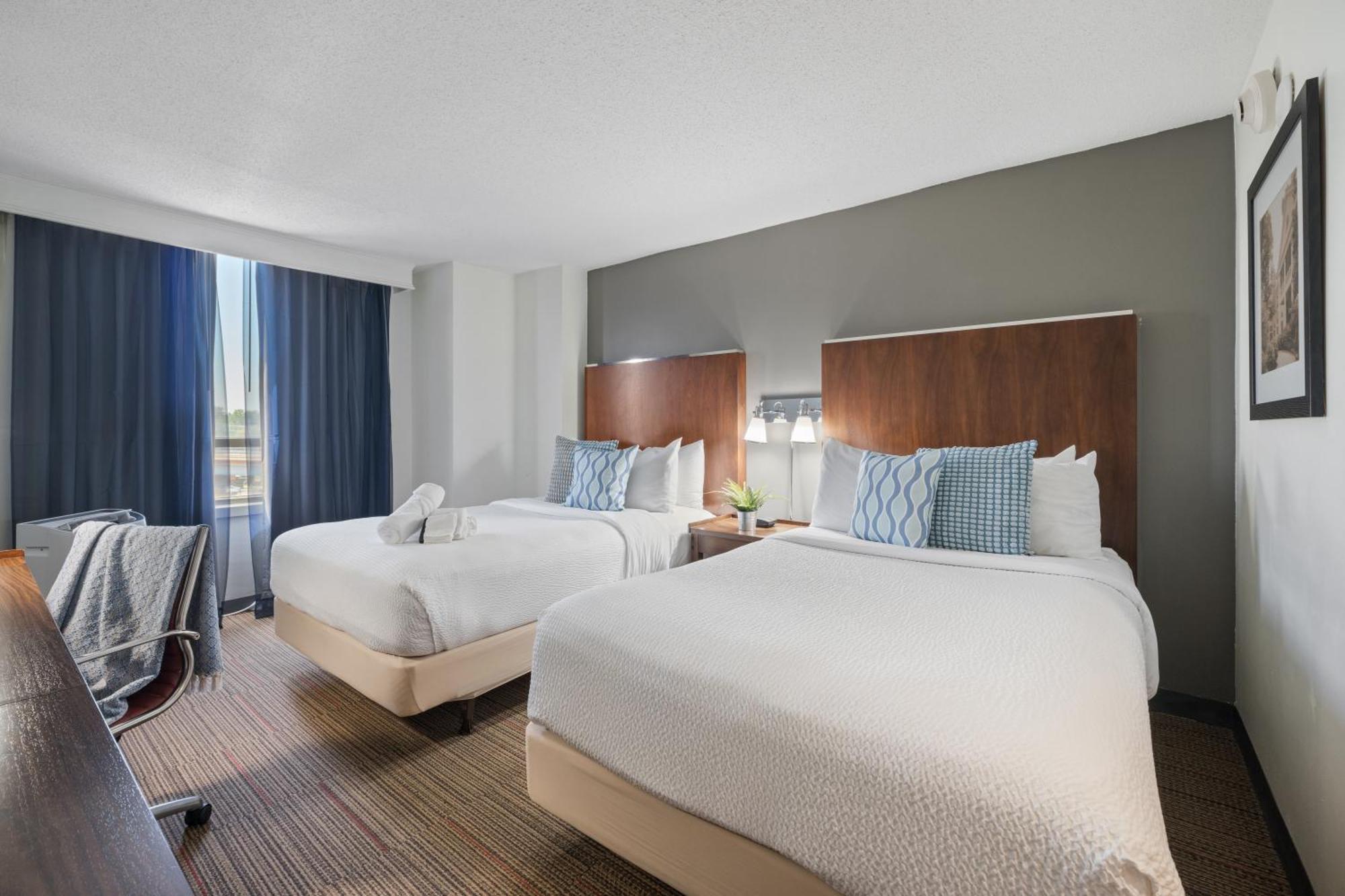 315 Loso Hotel Airport Шарлът Екстериор снимка