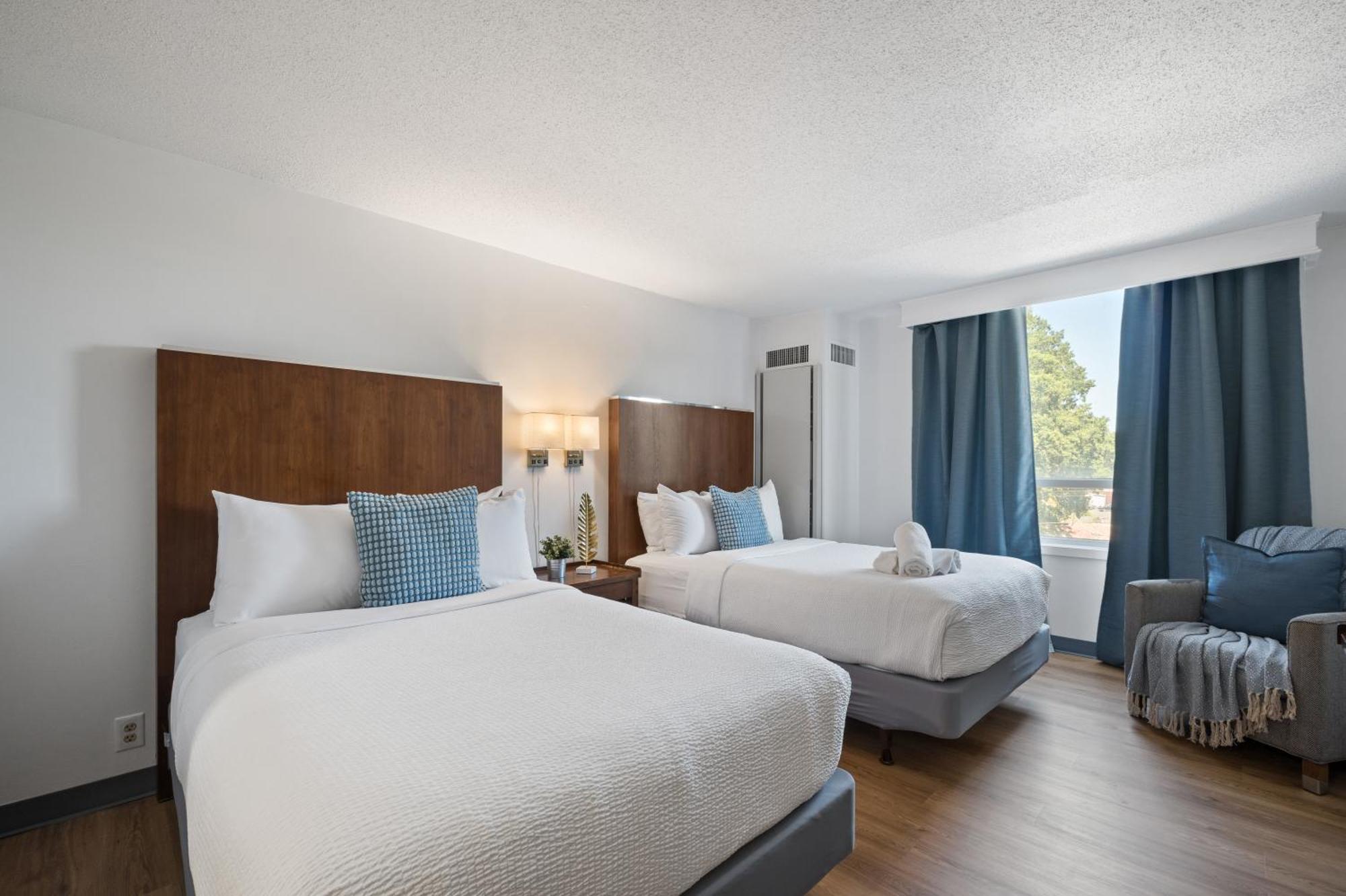 315 Loso Hotel Airport Шарлът Екстериор снимка